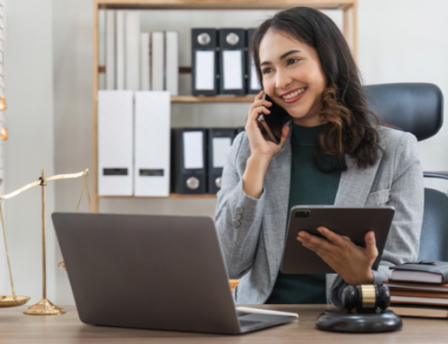 Paralegal Advanced: image of woman on the phone at a desk