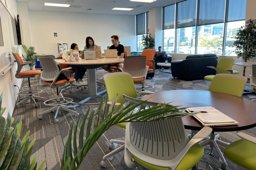 Students working in the UNEX student lounge